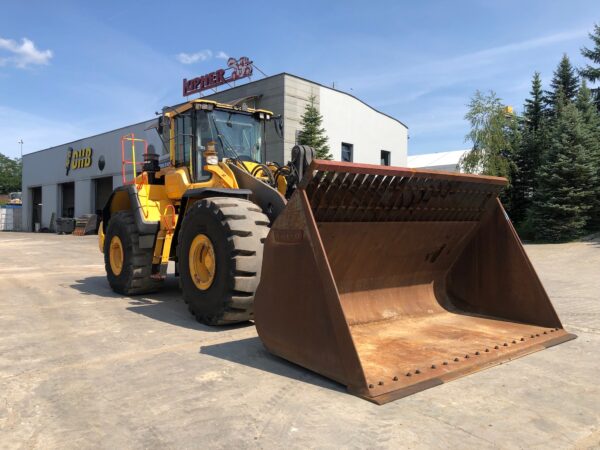 VOLVO L220H